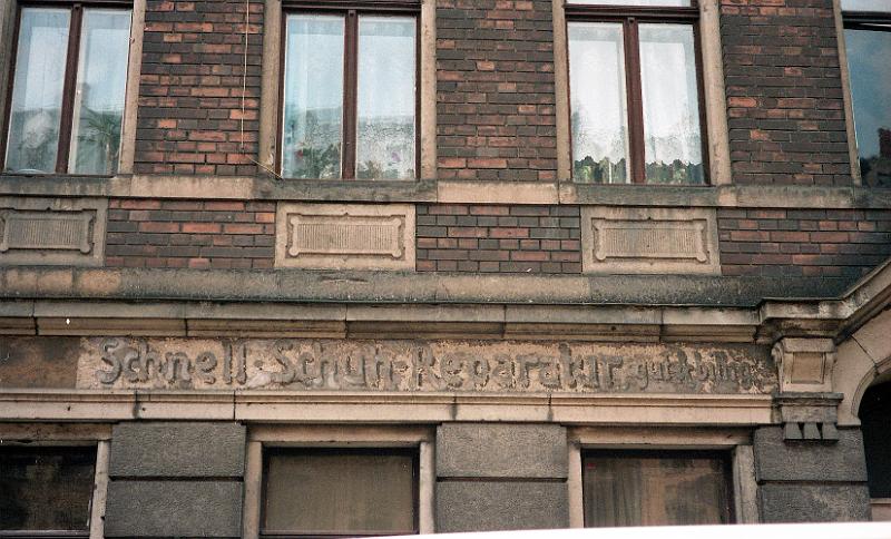 Dresden-Äußere Neustadt, Fritz-Reuter-Str. 19, 10.6.1995.jpg - Schnell-Schuh-Reparatur, gut & billig